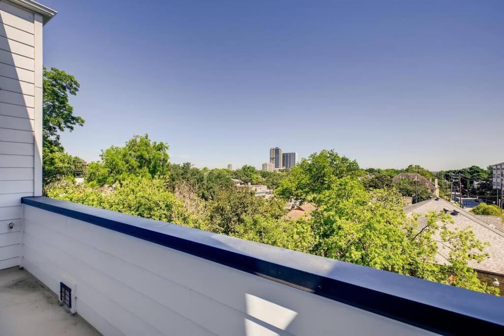 4 Story Home Mins To Downtown Houston With City Views Esterno foto