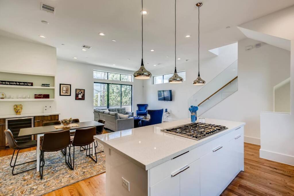 4 Story Home Mins To Downtown Houston With City Views Esterno foto