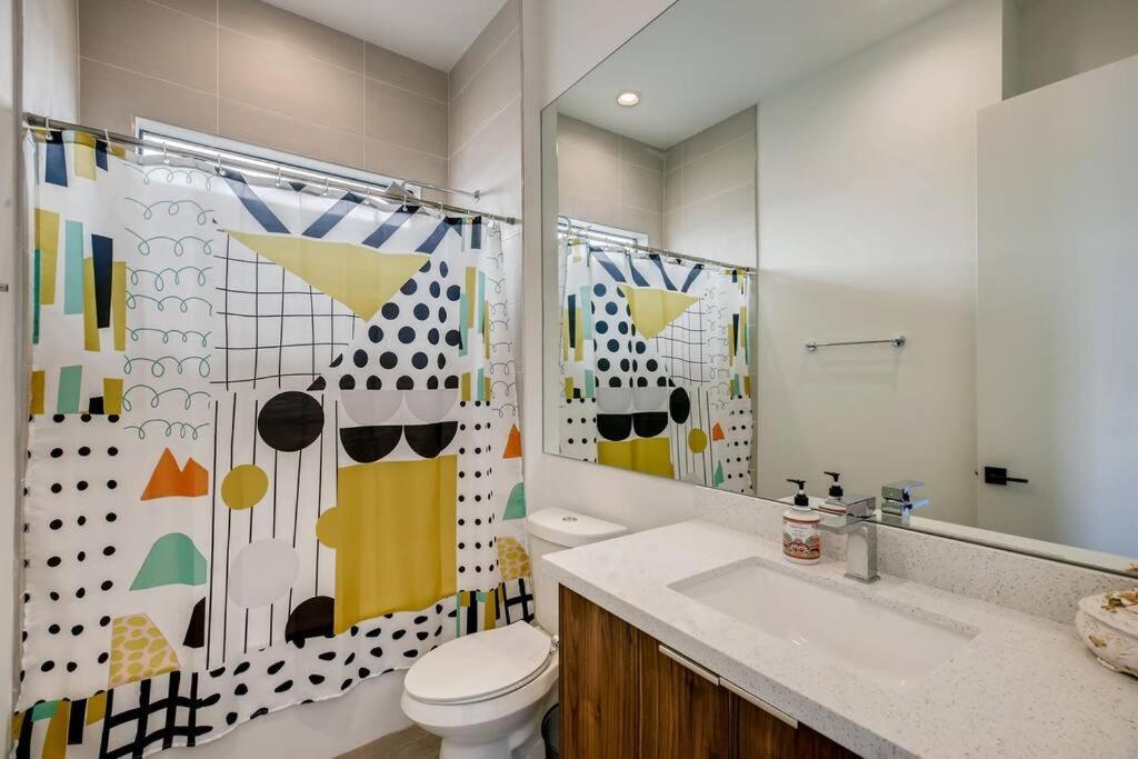 4 Story Home Mins To Downtown Houston With City Views Esterno foto