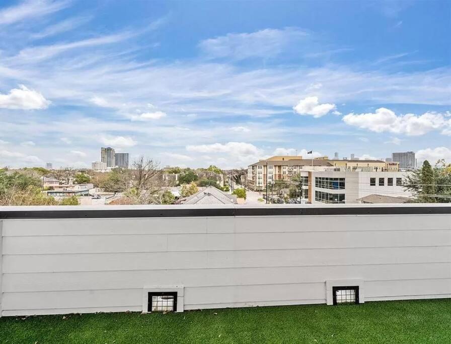 4 Story Home Mins To Downtown Houston With City Views Esterno foto