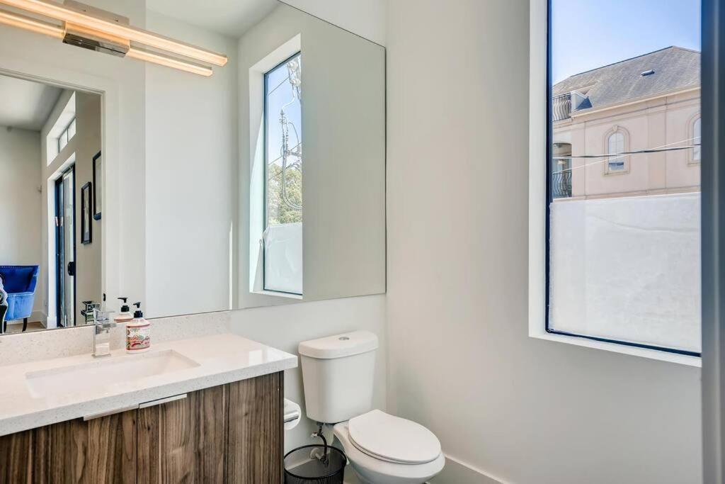 4 Story Home Mins To Downtown Houston With City Views Esterno foto