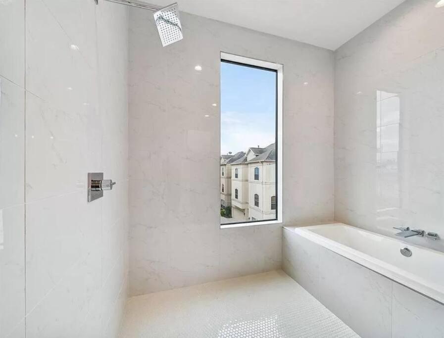4 Story Home Mins To Downtown Houston With City Views Esterno foto