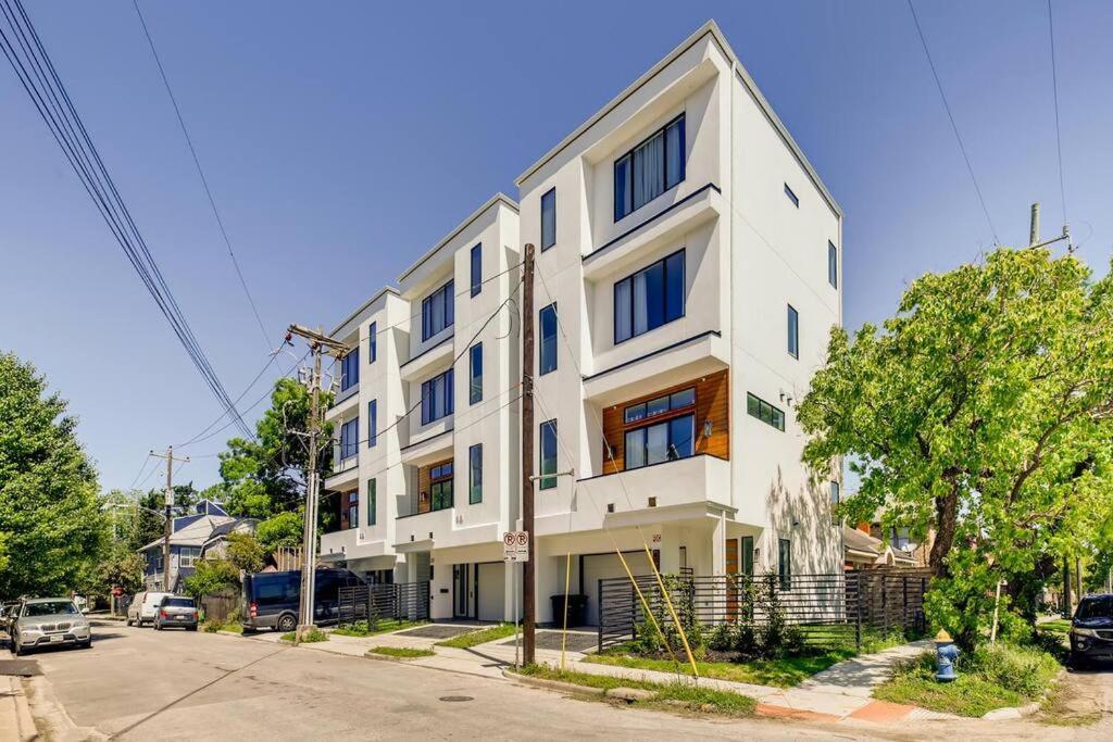 4 Story Home Mins To Downtown Houston With City Views Esterno foto
